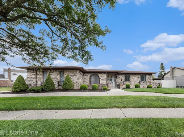 18071 Ryanwood Dr, Riverview, MI 48193