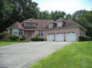 97 Forge Hill Rd, Glen Gardner, NJ 08826