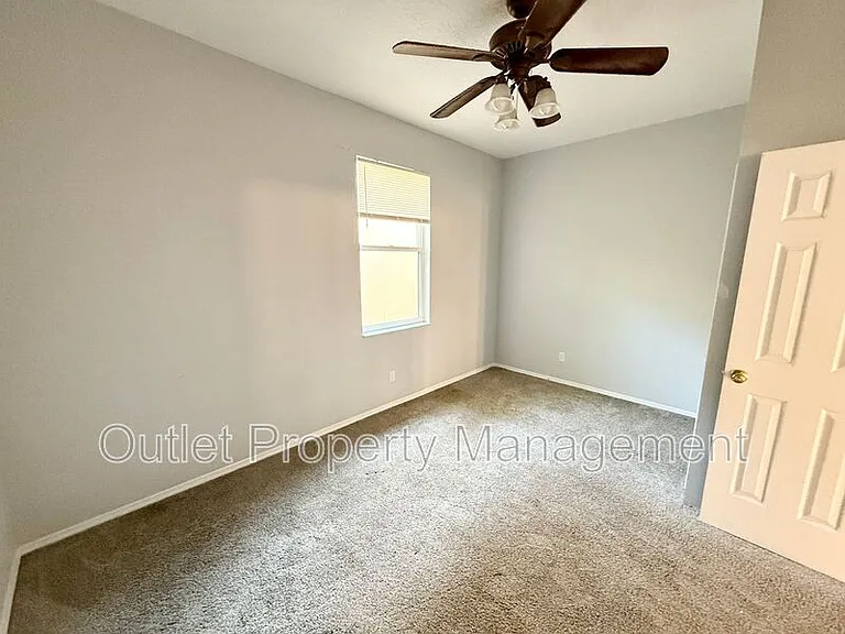 112 Peregrine Ct — Photo 9