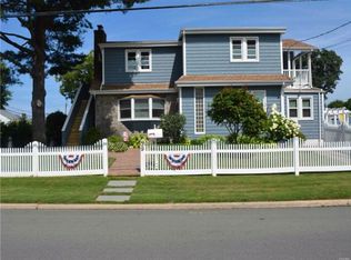 39 Frost Pond Rd, Glen Cove, NY 11542
