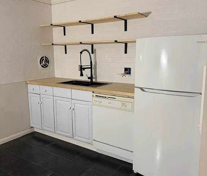 3575 Linwood Ave #4 — Photo 14