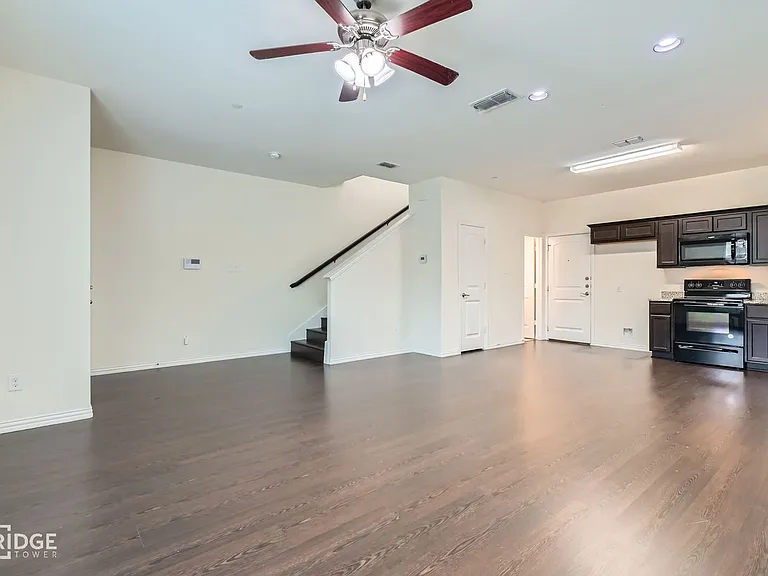 1349 Lake Crest Ln — Photo 7