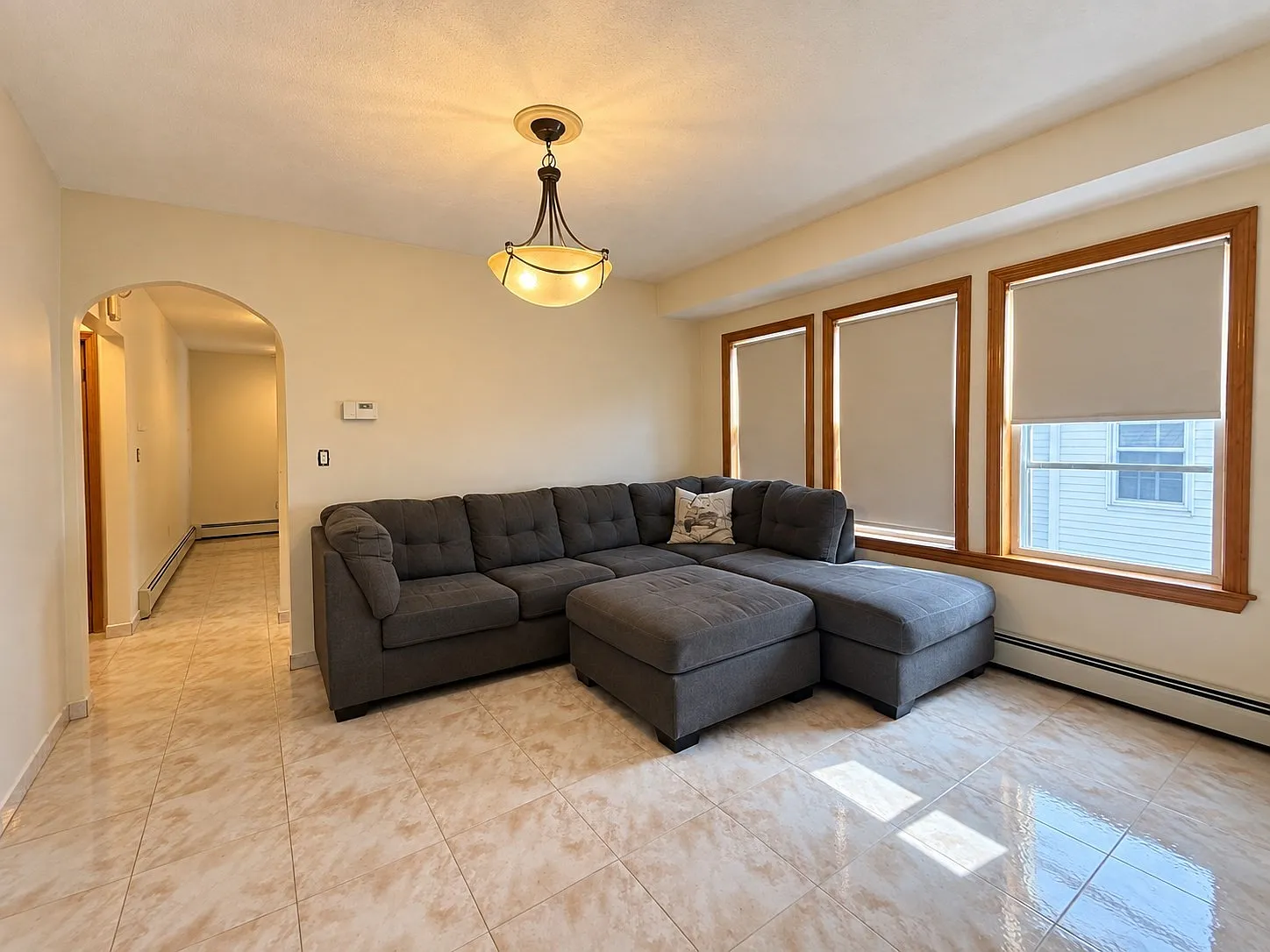 3 bed, 1.0 bath, 1000 sqft, $3,400 — Photo 2