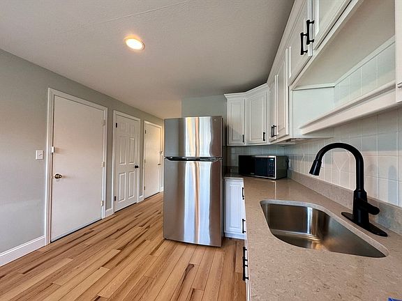 5th image of 22 Beacon Ave APT 3