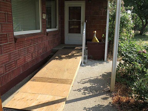 2nd image of 8 W 5th St