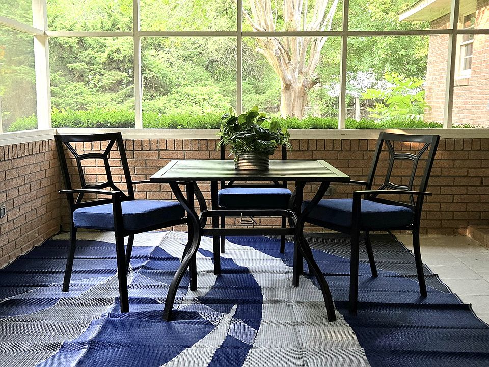 Screened in patio