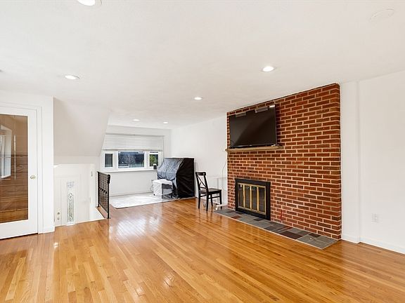 5th image of 584 Revere St #8