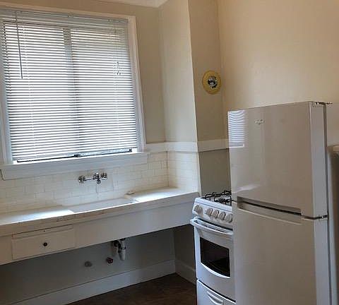 3rd image of 740 Parnassus Ave APT 4