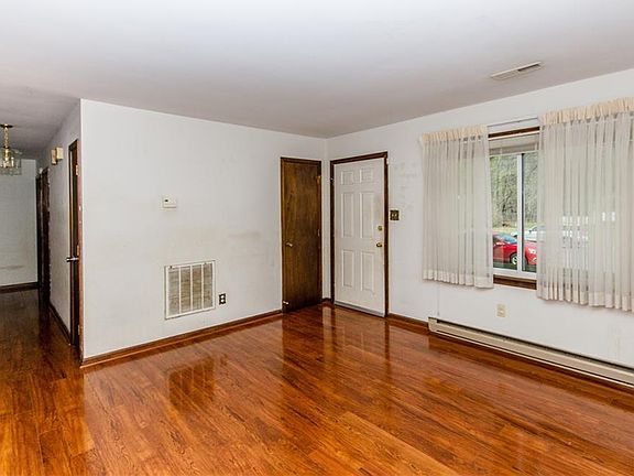 3rd image of 4407 Butler Ln