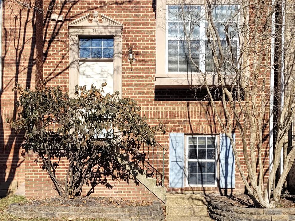 front view with bricked front yard