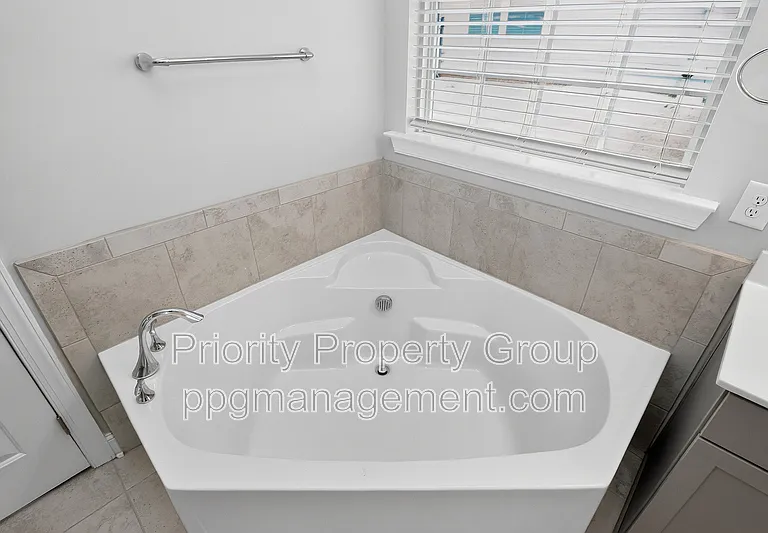 16436 Palisades Commons Dr — Photo 23