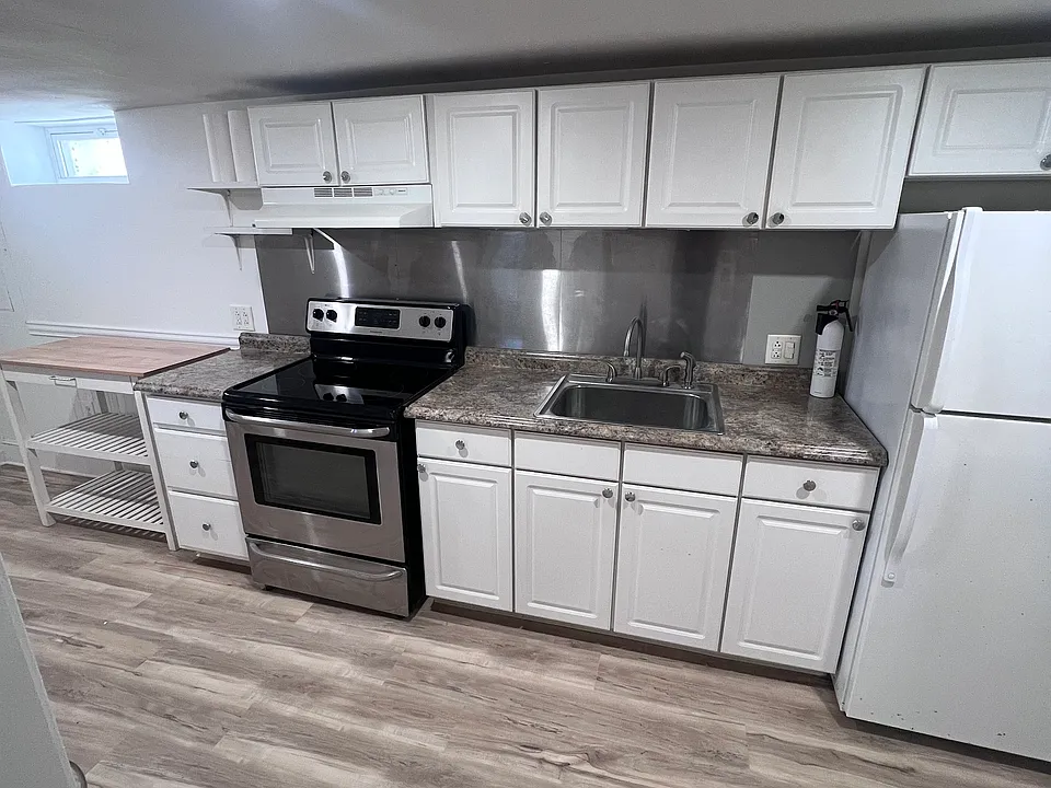 7009 Main St #3