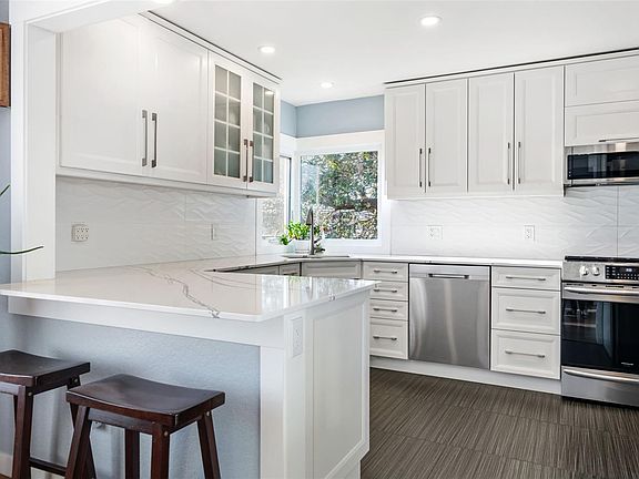 4th image of 730 Burnside Rd W