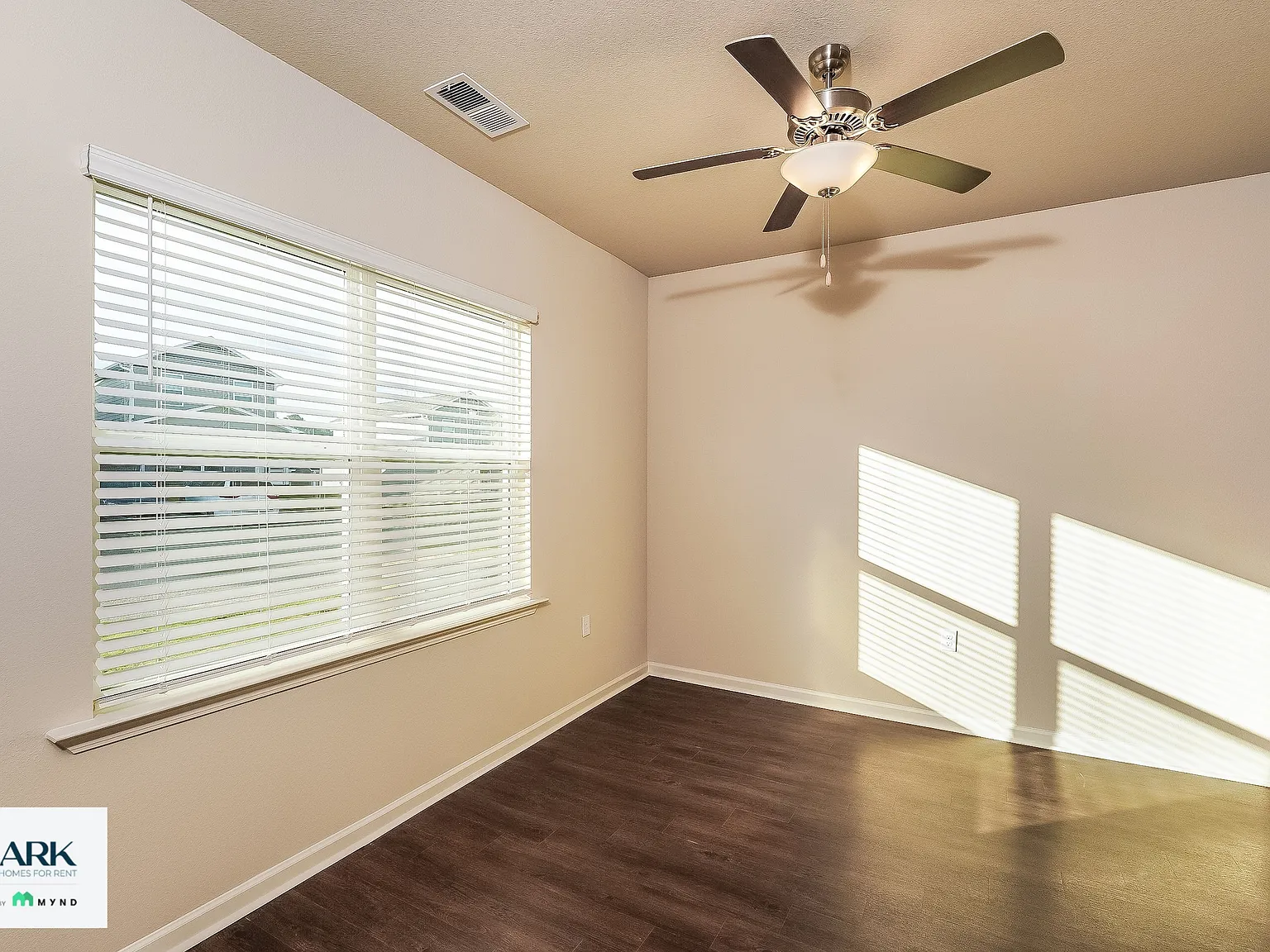 3 bed, 2.5 bath, 1367 sqft, $1,546 — Photo 4