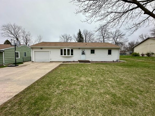 891 Winnie Ave, Windom, MN 56101