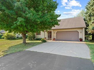2875 Westmoor Rd, Oshkosh, WI 54904