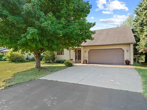 2875 Westmoor Rd, Oshkosh, WI 54904