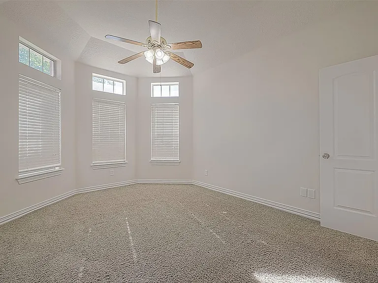 1189 Lovett St — Photo 15