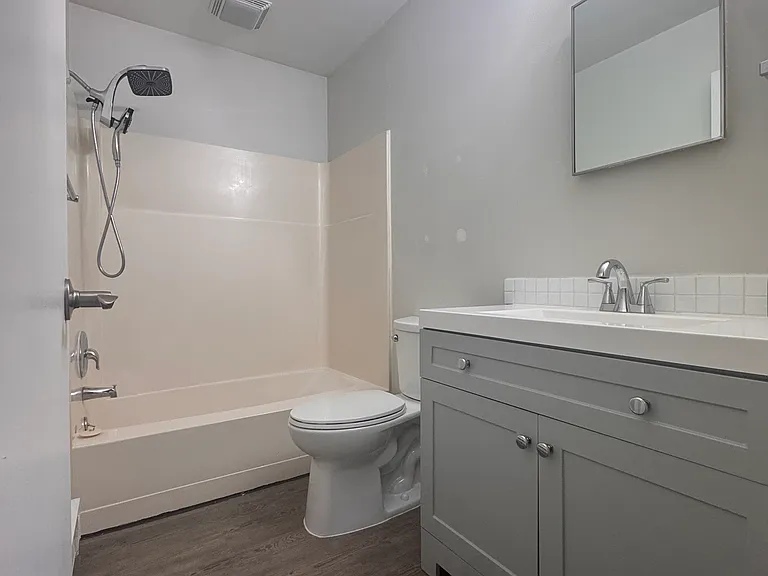501 Fowler St — Photo 9