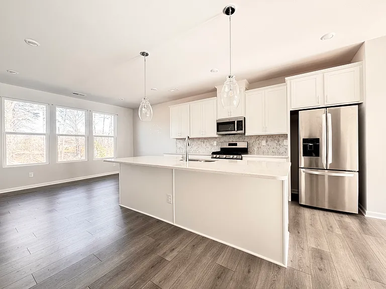 2350 Donnelly Hills Ln — Photo 3