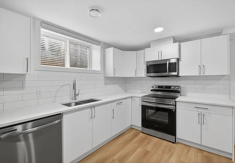 30 Renwyck Pl #BASEMENT — Photo 1