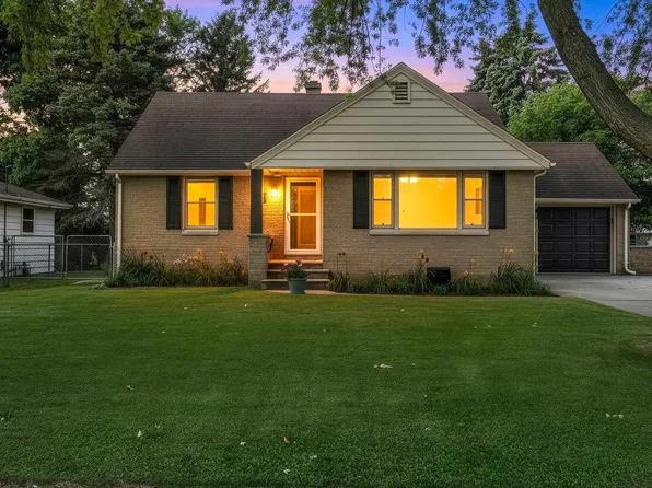 2116 Manitowoc Rd, Green Bay, WI 54302