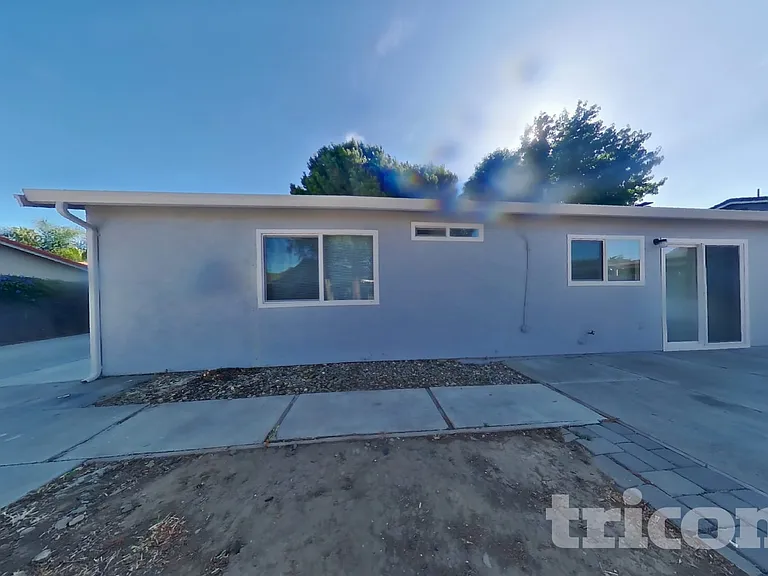 2308 Clinton Ct — Photo 15