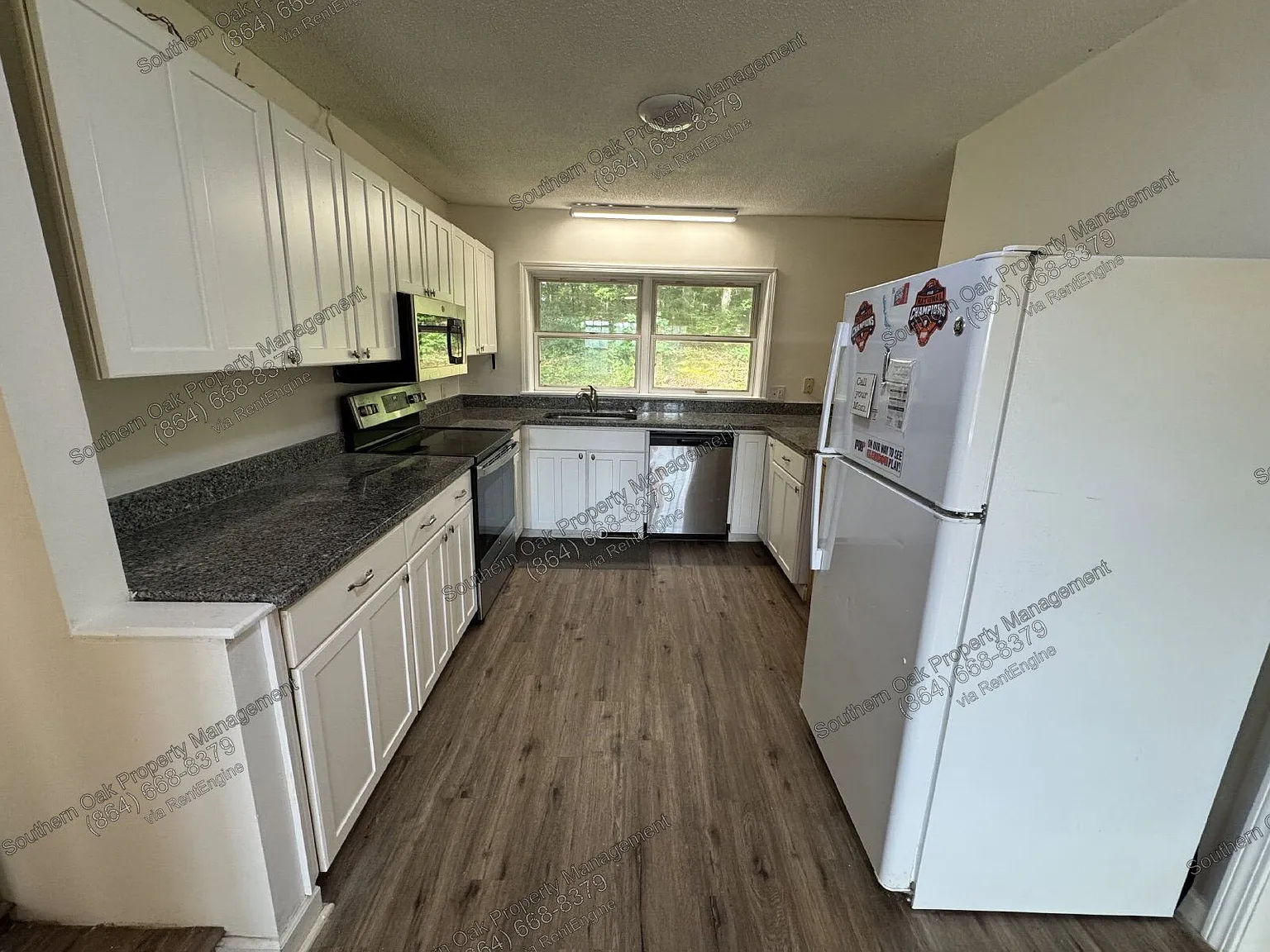 4 bed, 2.5 bath, $1,850 — Photo 4
