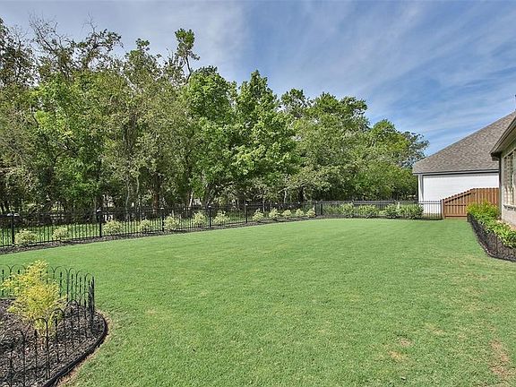 Sprawling manicured backyard and greenspace to boot!