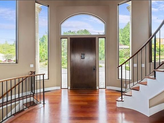 3rd image of 3566 Sarann Ave E
