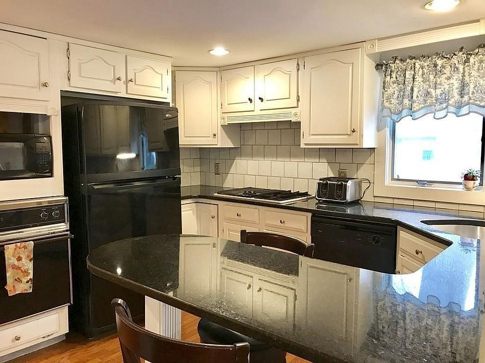 1130 Sassaquin Ave, New Bedford, MA 02745 Zillow