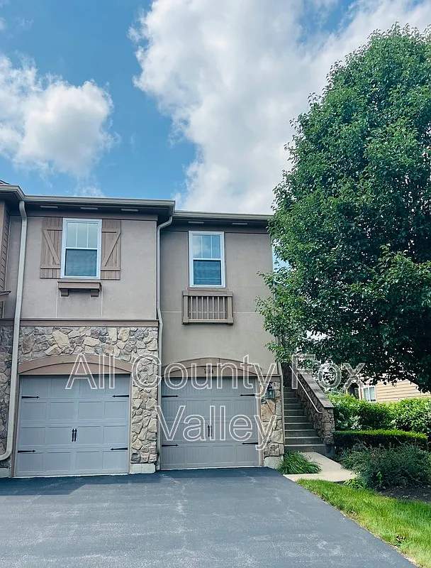 3 bed, 3.0 bath, 2480 sqft, $3,600 — Photo 3
