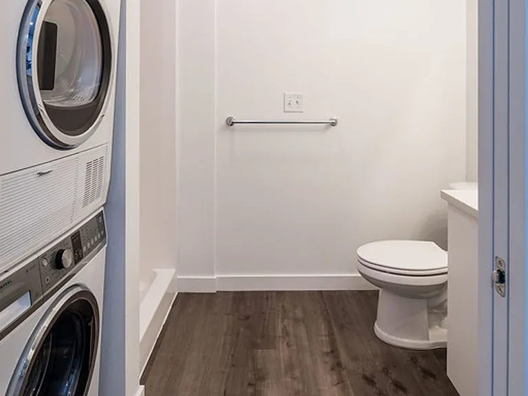 54 Woodstock Apartments~ Great Location ~Vibrant Neighborhood — Photo 15