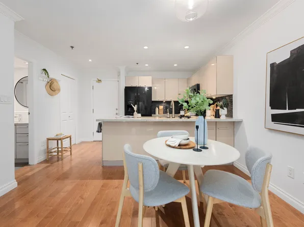 1925 W 2nd Ave #103, Vancouver, BC V6J 1J2