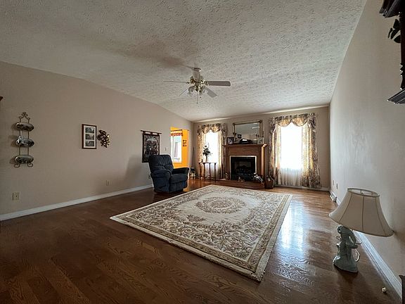 5th image of 134 Skyline Dr