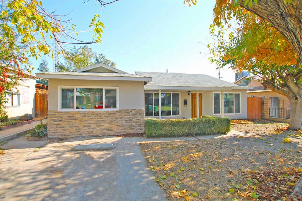 2404 Ashby St photo 1