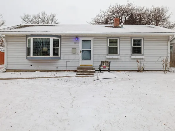1921 16th St S, Fargo, ND 58103