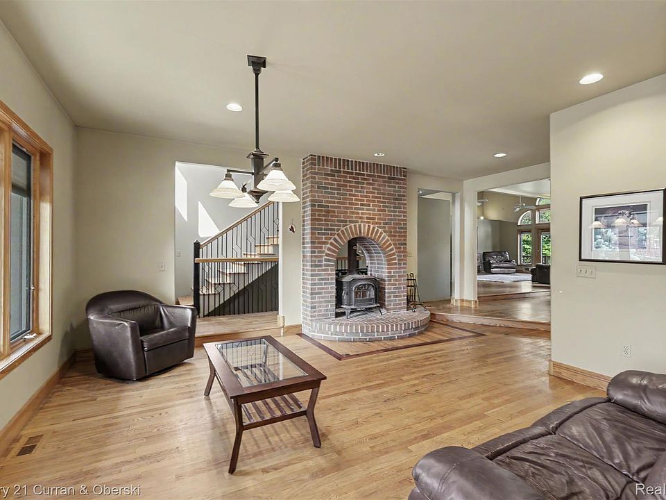 22628 Nash St, photo 6