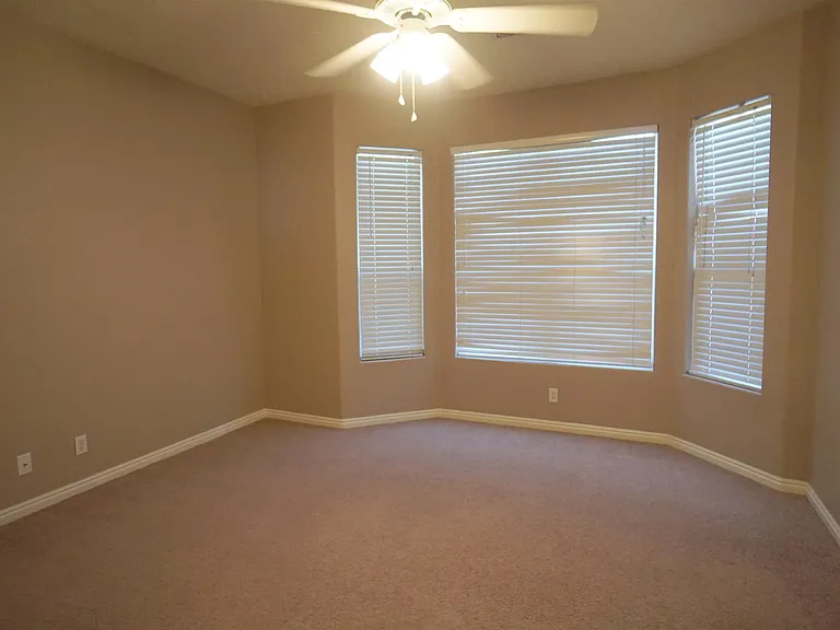 796 W Lobo Ln — Photo 4