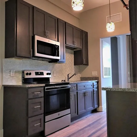 127 N Greene St #402 — Photo 2
