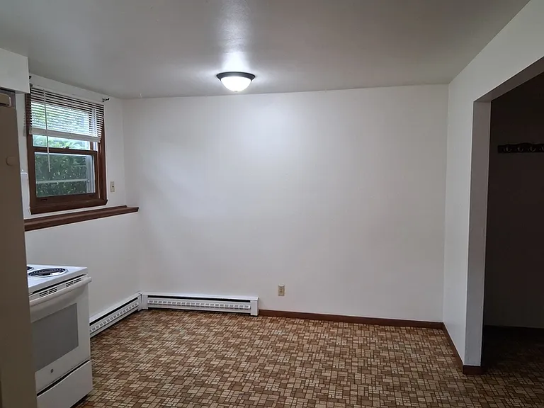 245 Egan St — Photo 9