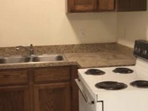 4th image of 285 Garden Ln