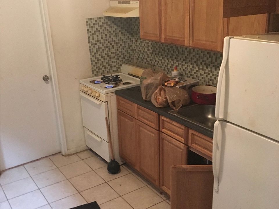 2nd image of 903 E Cliveden St #1BR