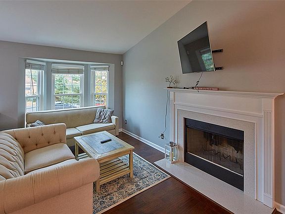 4th image of 6 Cliff Dr
