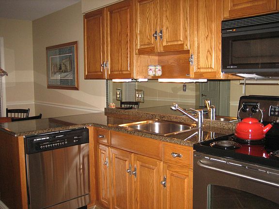 Kitchen w/granite&SS appliances