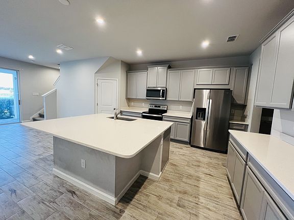 4th image of 19305 Blue Pond Dr