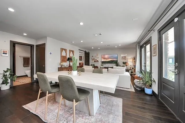 1410 Hyde Park Blvd #203 — Photo 40