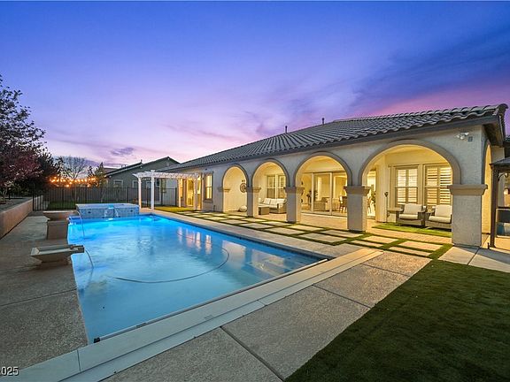 3rd image of 2804 Candelaria Dr