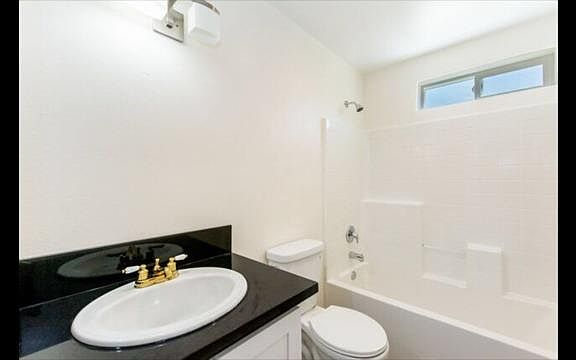 5th image of 13631 Oakmont Dr