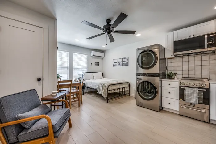 Studio, 1.0 bath, 450 sqft, $1,450 — Photo 1